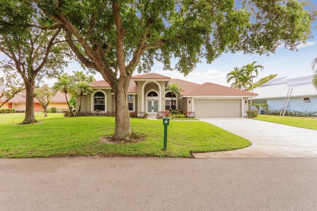2 Old Fence Road, Palm Beach Gardens FL 33418 - Palm Beach Gardens, FL - Photo 2