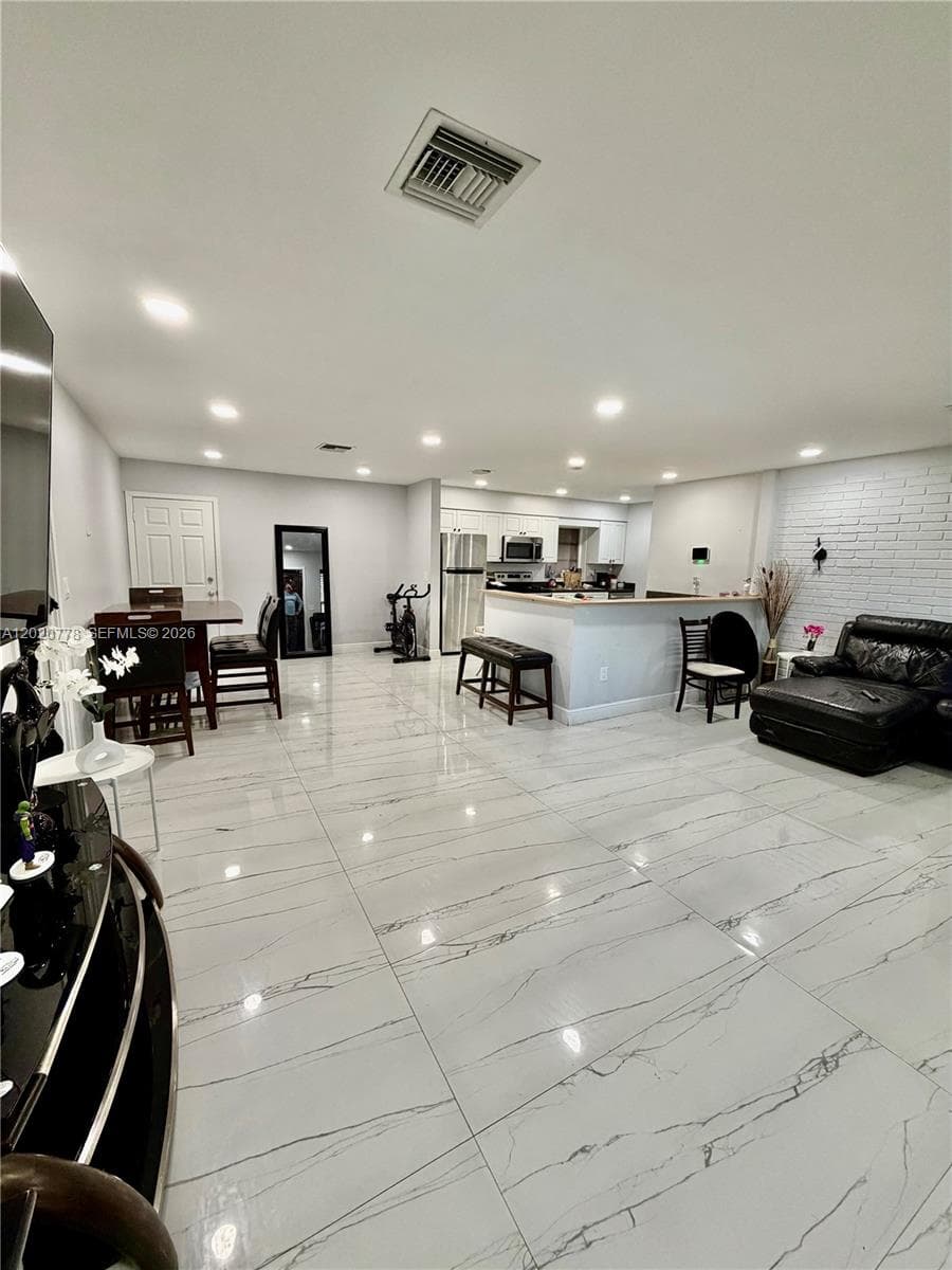 518 NW 47th Ct, Oakland Park FL 33309