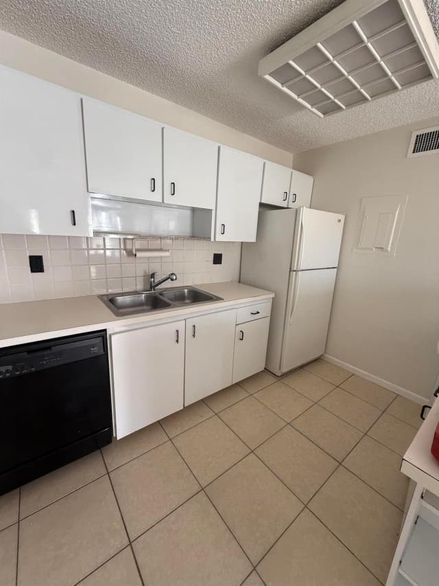 633 Executive Center Drive # L202, West Palm Beach FL 33401 - West Palm Beach, FL - Photo 2