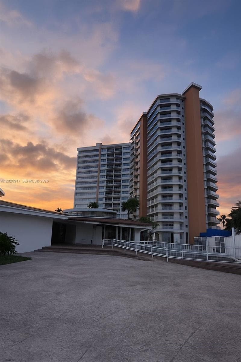 1351 NE Miami Gardens Dr # 704E, Miami FL 33179 - Miami, FL - Photo 1