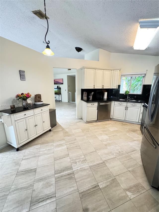 131 SW 178th Way, Pembroke Pines FL 33029 - Pembroke Pines, FL - Photo 6