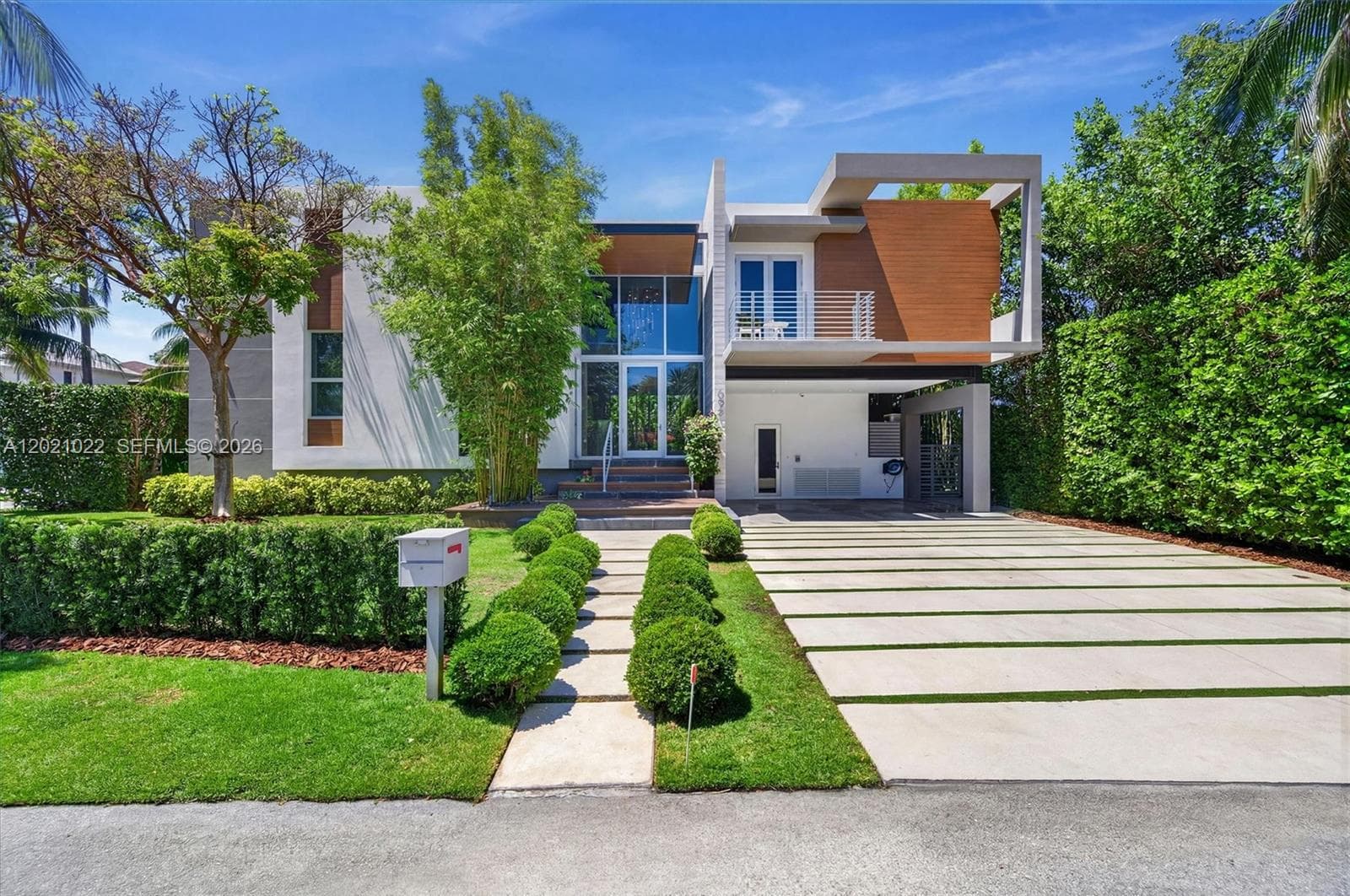 625 Curtiswood Dr, Key Biscayne FL 33149 - Key Biscayne, FL - Photo 1