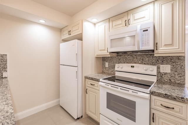 4302 Martinique Circle # H3, Coconut Creek FL 33066 - Coconut Creek, FL - Photo 4