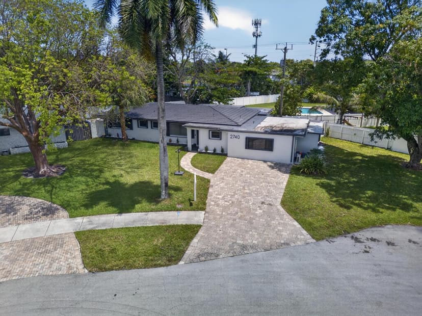 2740 NW 9th Lane, Wilton Manors FL 33311