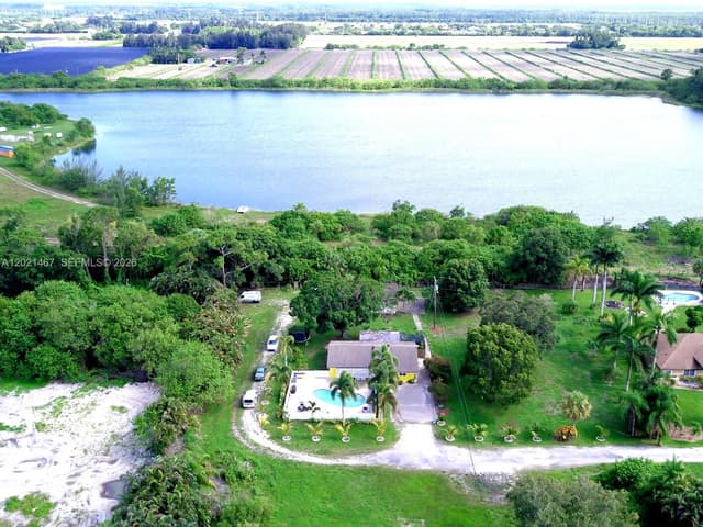 10646 Barn Rd, Lake Worth FL 33449 - Lake Worth, FL - Photo 2