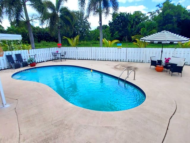 10646 Barn Rd, Lake Worth FL 33449 - Lake Worth, FL - Photo 7