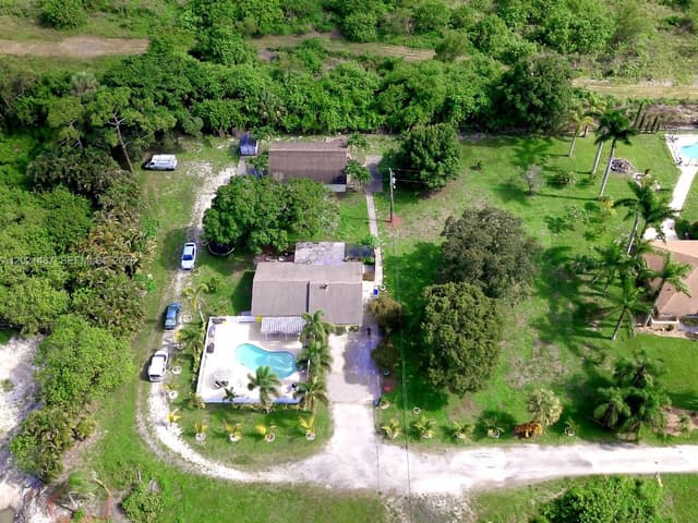 10646 Barn Rd, Lake Worth FL 33449 - Lake Worth, FL - Photo 3