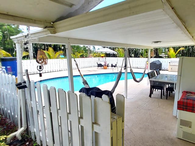 10646 Barn Rd, Lake Worth FL 33449 - Lake Worth, FL - Photo 5