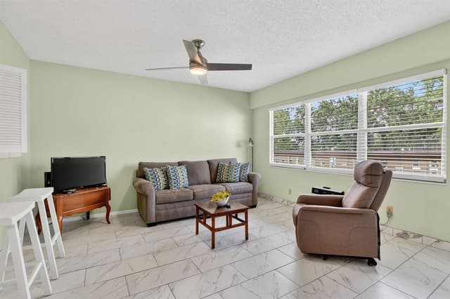 415 Mansfield # J, Boca Raton FL 33434 - Boca Raton, FL - Photo 6