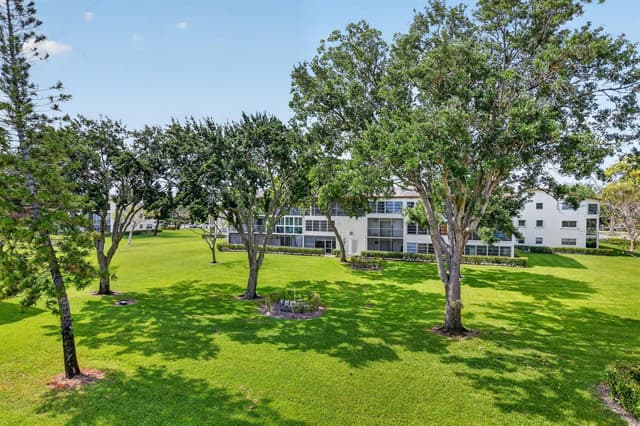 415 Mansfield # J, Boca Raton FL 33434 - Boca Raton, FL - Photo 3