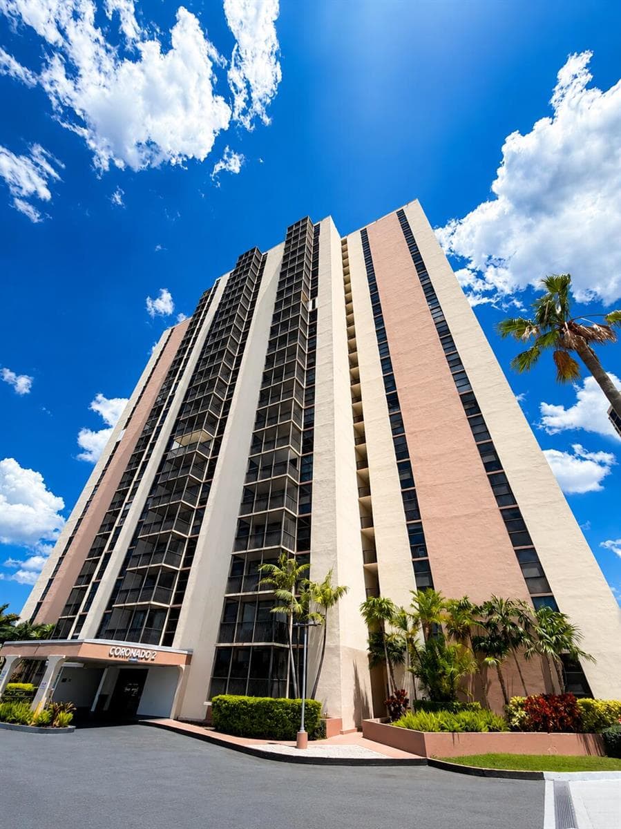 20301 W Country Club Drive # 329, Aventura FL 33180