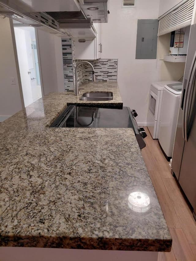 4525 NW Treehouse Lane # A, Tamarac FL 33319 - Tamarac, FL - Photo 2