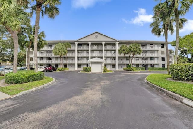 1502 Whitehall Dr # 305, Davie FL 33324 - Davie, FL - Photo 2