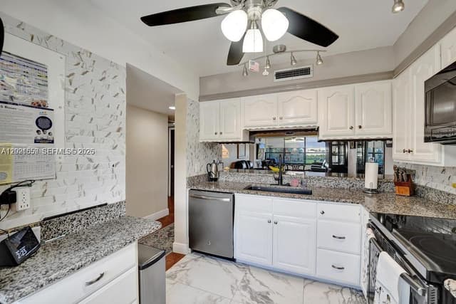 1502 Whitehall Dr # 305, Davie FL 33324 - Davie, FL - Photo 5