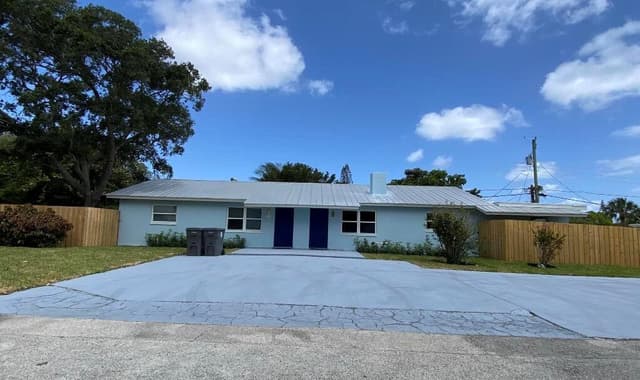 1867 Windsor Drive, North Palm Beach FL 33408 - North Palm Beach, FL - Photo 2
