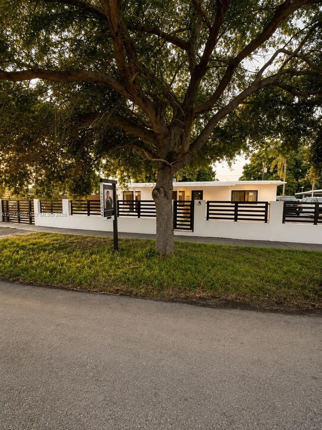 1120 E 6th Ct, Hialeah FL 33010 - Hialeah, FL - Photo 6