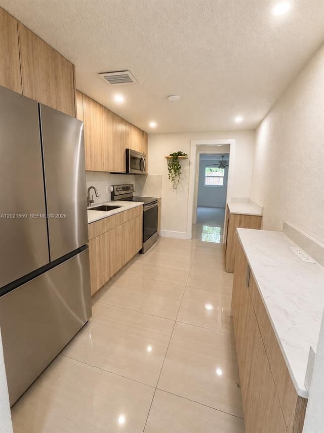 1120 E 6th Ct, Hialeah FL 33010 - Hialeah, FL - Photo 7