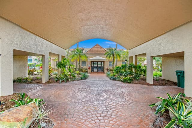 10401 W Broward Boulevard # 209, Plantation FL 33324 - Plantation, FL - Photo 2