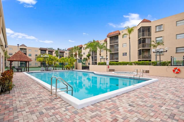 10401 W Broward Boulevard # 209, Plantation FL 33324 - Plantation, FL - Photo 3