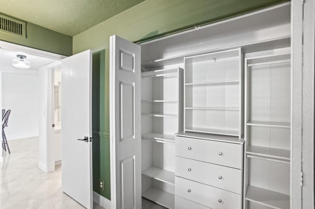 10401 W Broward Boulevard # 209, Plantation FL 33324 - Plantation, FL - Photo 4