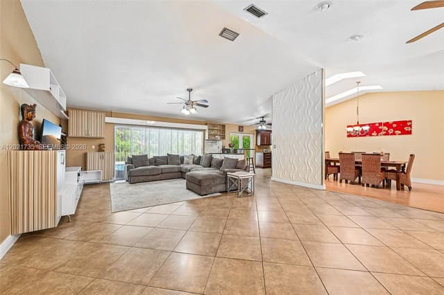 483 NW 107th Ave, Coral Springs FL 33071 - Coral Springs, FL - Photo 5