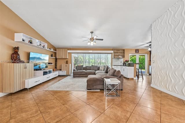 483 NW 107th Ave, Coral Springs FL 33071 - Coral Springs, FL - Photo 4