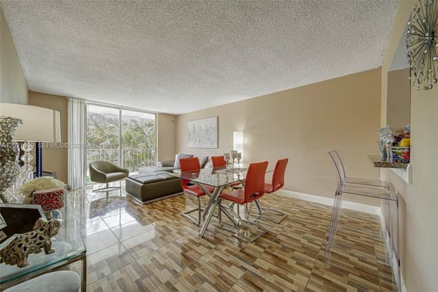 494 NW 165th St Rd # 205, Miami FL 33169 - Miami, FL - Photo 2