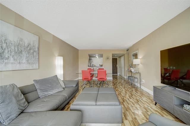 494 NW 165th St Rd # 205, Miami FL 33169 - Miami, FL - Photo 6