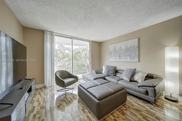 494 NW 165th St Rd # 205, Miami FL 33169 - Miami, FL - Photo 4