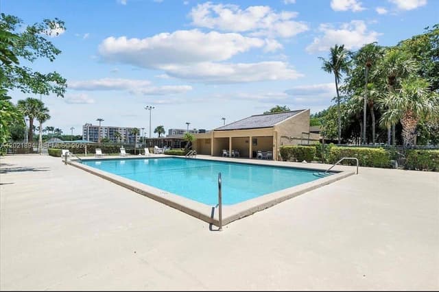 2786 Tennis Club Dr # 302, West Palm Beach FL 33417 - West Palm Beach, FL - Photo 5