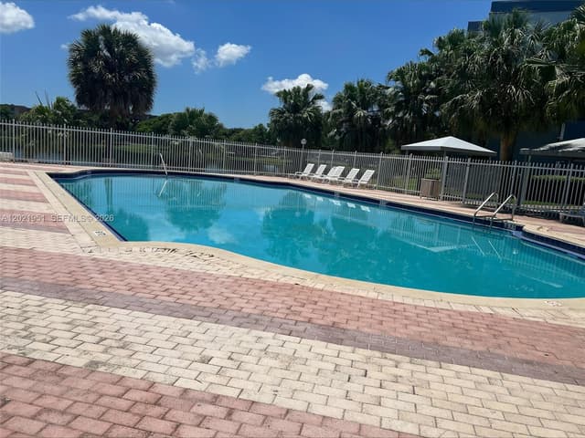 9359 Fontainebleau Blvd # F108, Miami FL 33172 - Miami, FL - Photo 4