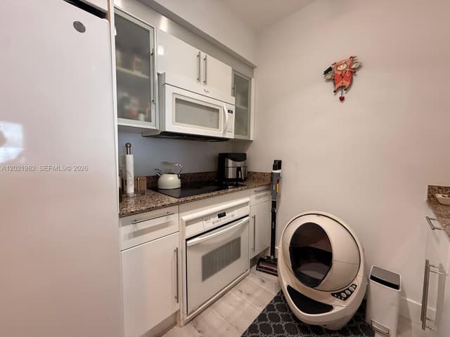 325 S Biscayne Blvd # 2024, Miami FL 33131 - Miami, FL - Photo 2