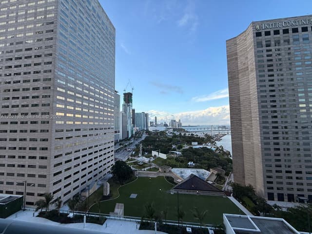 325 S Biscayne Blvd # 2024, Miami FL 33131 - Miami, FL - Photo 4