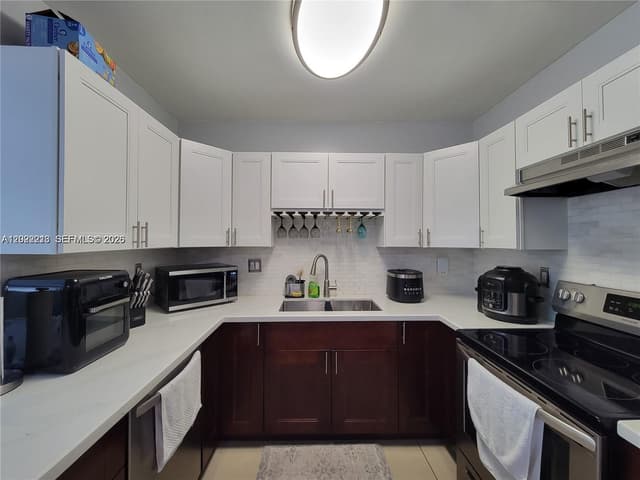 6930 SW 12th St, Pembroke Pines FL 33023 - Pembroke Pines, FL - Photo 6