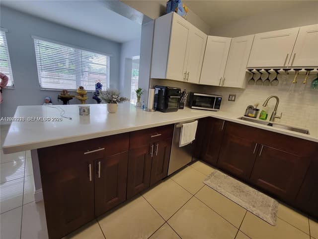 6930 SW 12th St, Pembroke Pines FL 33023 - Pembroke Pines, FL - Photo 7