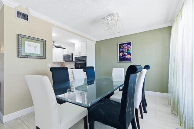 213 Wellington E, West Palm Beach FL 33417 - West Palm Beach, FL - Photo 6