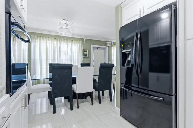 213 Wellington E, West Palm Beach FL 33417 - West Palm Beach, FL - Photo 7