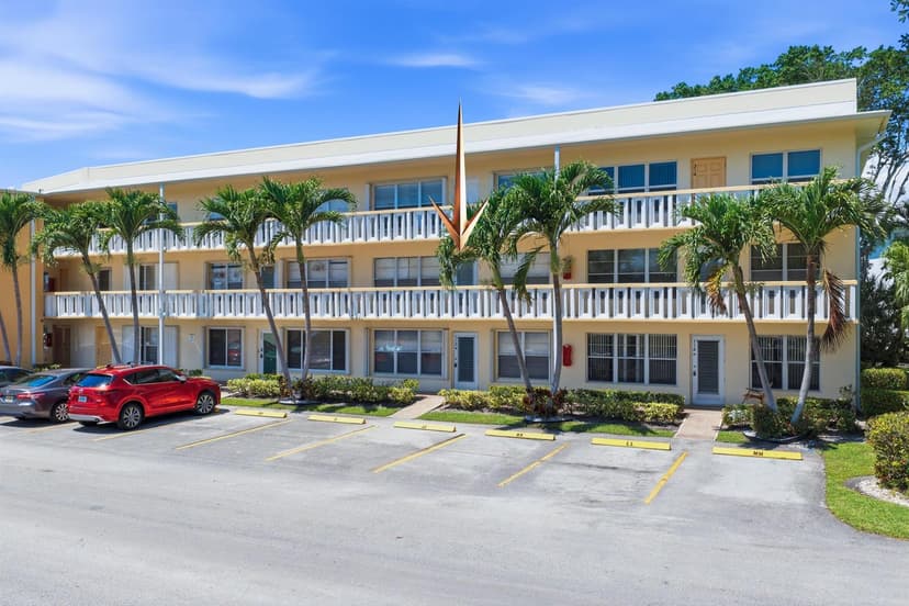 213 Wellington E, West Palm Beach FL 33417