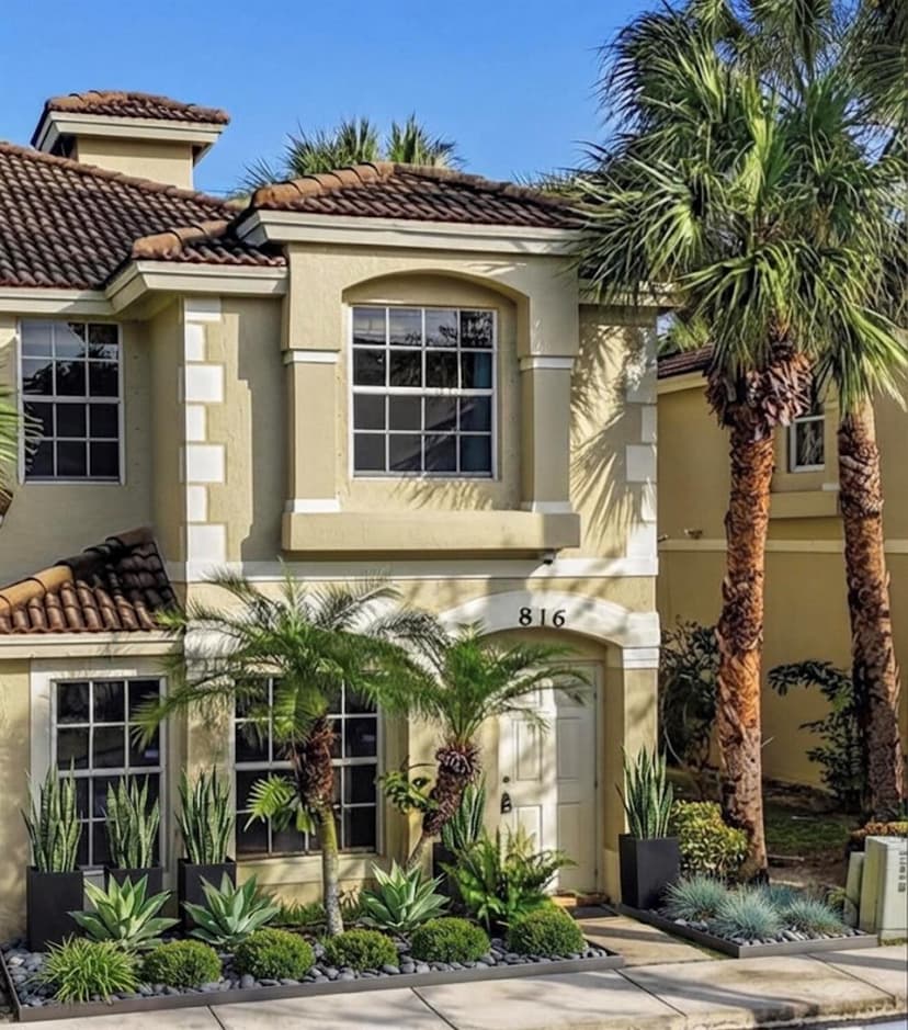 816 Summit Lake Drive, West Palm Beach FL 33406