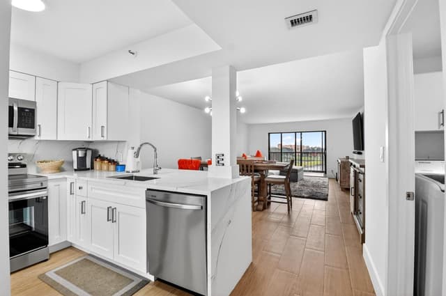6866 Huntington Lane # 602, Delray Beach FL 33446 - Delray Beach, FL - Photo 2