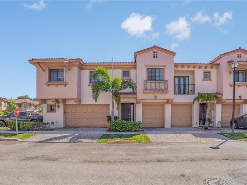 4712 Grand Cypress Circle N, Coconut Creek FL 33073