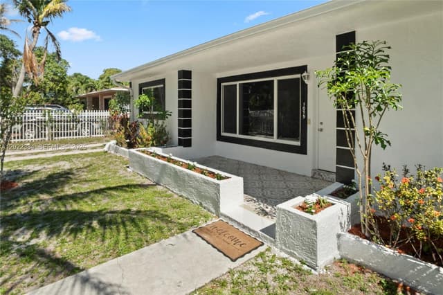 1075 NW 127th St, North Miami FL 33168 - North Miami, FL - Photo 2