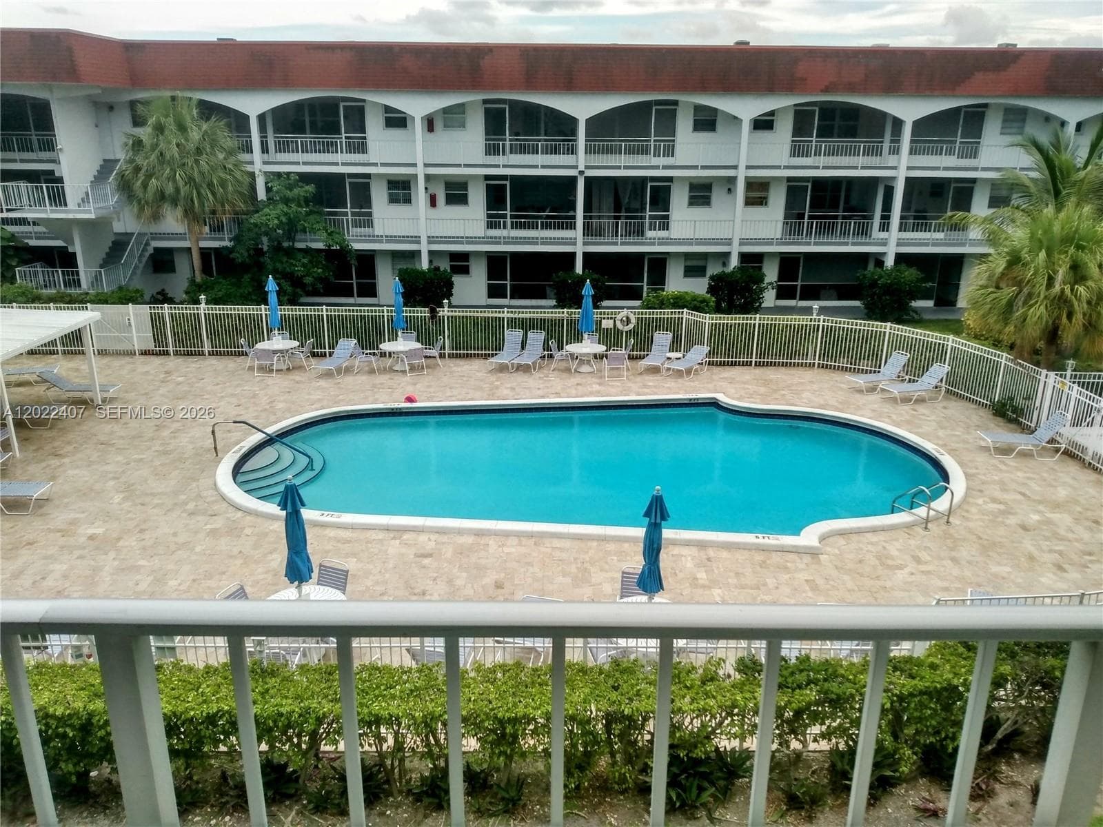 581 Blue Heron Dr # B, Hallandale Beach FL 33009