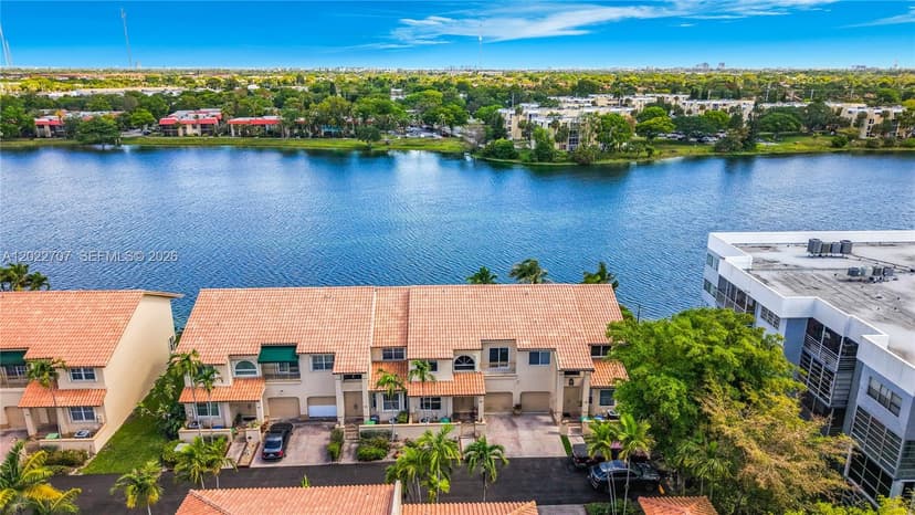 781 NE 195th St, Miami FL 33179