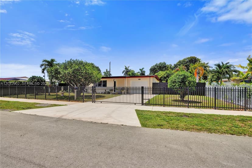 10730 SW 47th St, Miami FL 33165