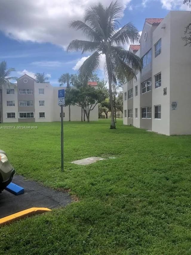 6155 NW 186th St # 209, Hialeah FL 33015 - Hialeah, FL - Photo 4