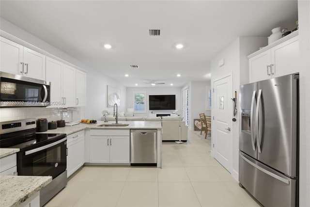 283 SW 169th Lane, Pembroke Pines FL 33027 - Pembroke Pines, FL - Photo 2