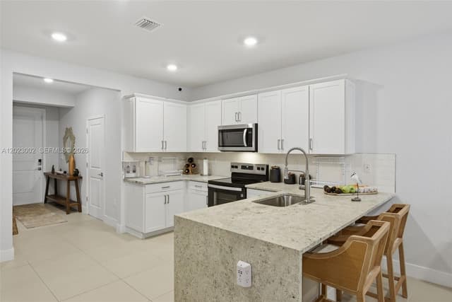 283 SW 169th Lane, Pembroke Pines FL 33027 - Pembroke Pines, FL - Photo 3