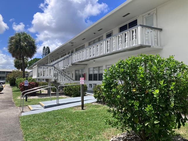 364 Northampton R, West Palm Beach FL 33417 - West Palm Beach, FL - Photo 2