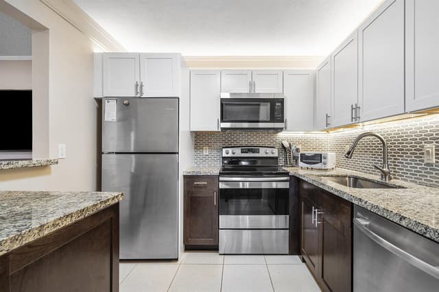 142 Brittany Terrace, Delray Beach FL 33446 - Delray Beach, FL - Photo 2